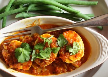 Egg Tawa Curry or Pan-Fried Egg Curry from http://upload.wikimedia.org/wikipedia/commons/1/19/Egg_curry.jpg
