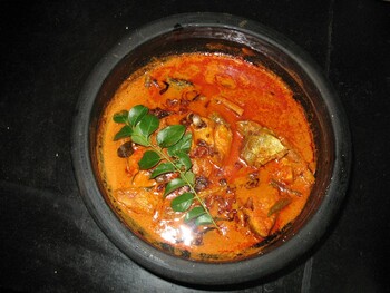 Curry Meen Pollichathu or Spicy Fish Curry  by Wikipedia - Kalakki at ml.wikipedia